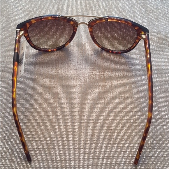 New Banana Republic retro inspired sunglasses - Picture 3 of 4